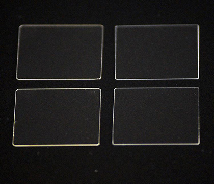 صفيحة الزجاج الكوارتزية عالية الانتقال الأحجام المخصصة مقاومة لدرجات الحرارة العالية شفافة 1